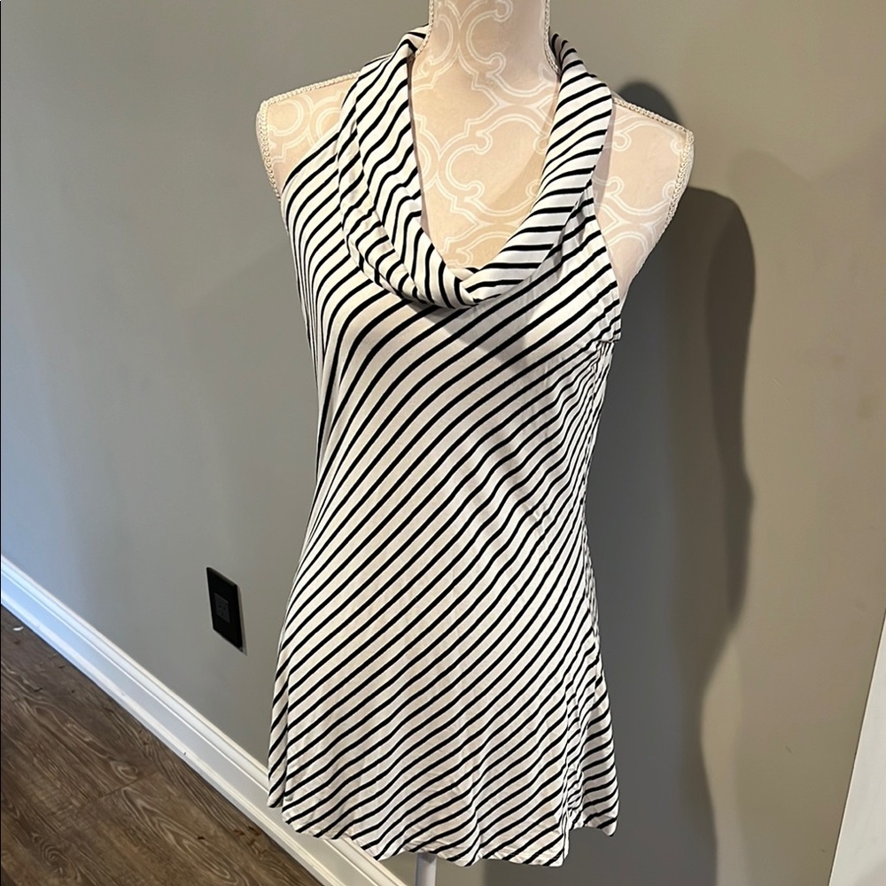 White House Black Market tunic top